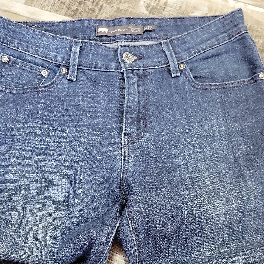 Levi's Demi Curve Classic Rise Slim Leg Size 6/28 - Picture 3 of 5